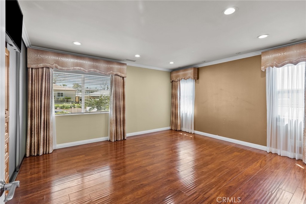 931 University Avenue Burbank, CA 91504 - Photo 22 of 49 an empty room with wooden floor and a fireplace