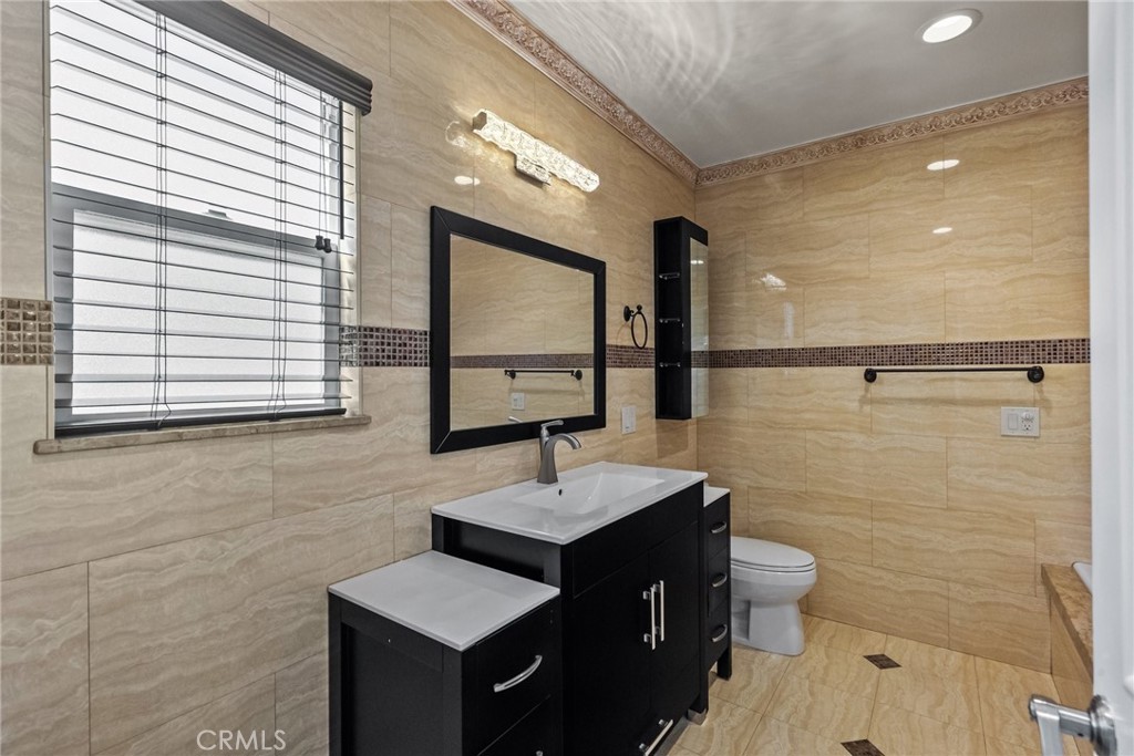 931 University Avenue Burbank, CA 91504 - Photo 24 of 49 a bathroom with a toilet sink and mirror