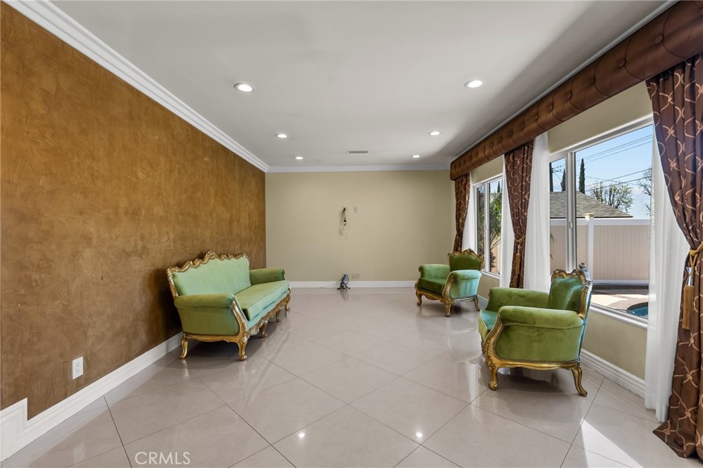 931 University Avenue Burbank, CA 91504 - Photo 32 of 49 a living room with furniture and a large window