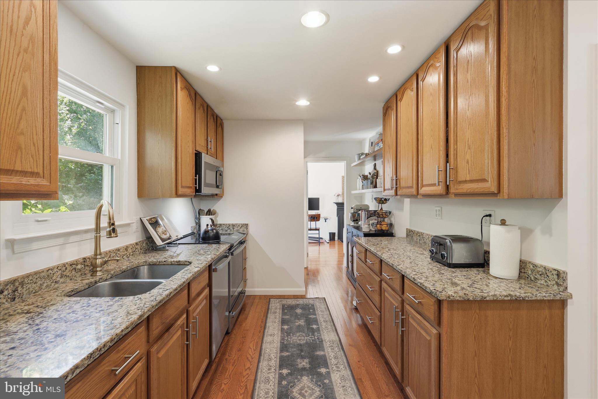 2412 Rosedown Drive Reston, VA 20191 - Photo 11 of 43