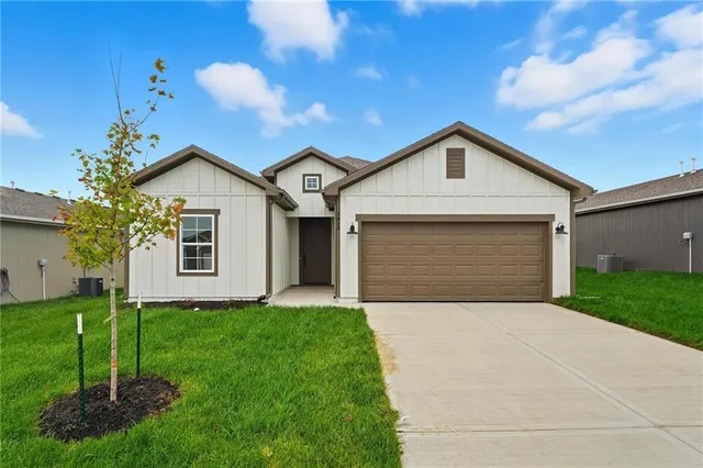 $385,660 | 1390 North 163rd Street, Basehor, KS 66007