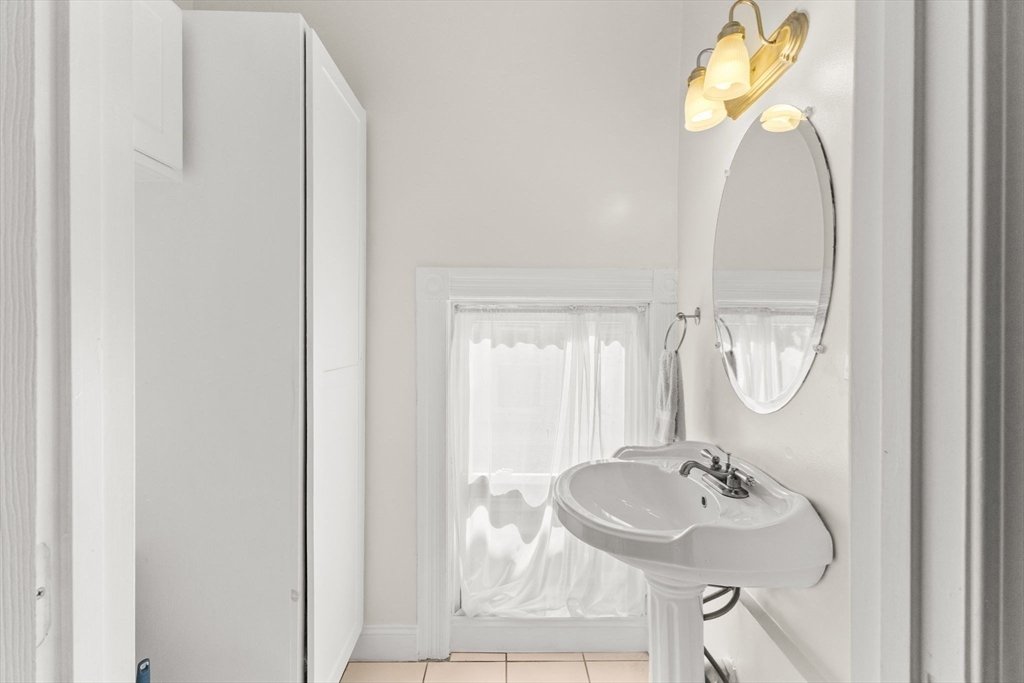 202 Rochambeau Avenue, Unit 2 Providence, RI 02906 - Photo 14 of 34