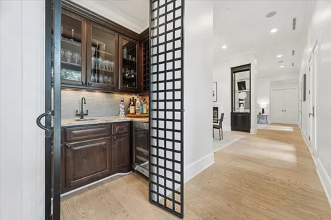 $3,295,000 | 711 Timber Hill Drive, Hedwig Village, TX 77024