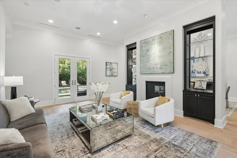 $3,295,000 | 711 Timber Hill Drive, Hedwig Village, TX 77024