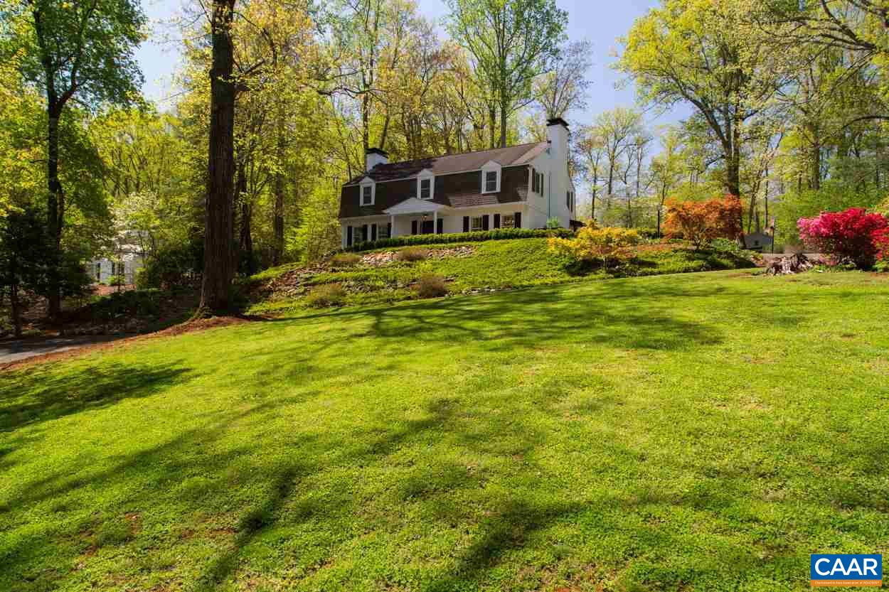 788 Tanglewood Road Charlottesville, VA 22901 - Photo 38 of 39 a backyard of a house with lots of green space and fountain