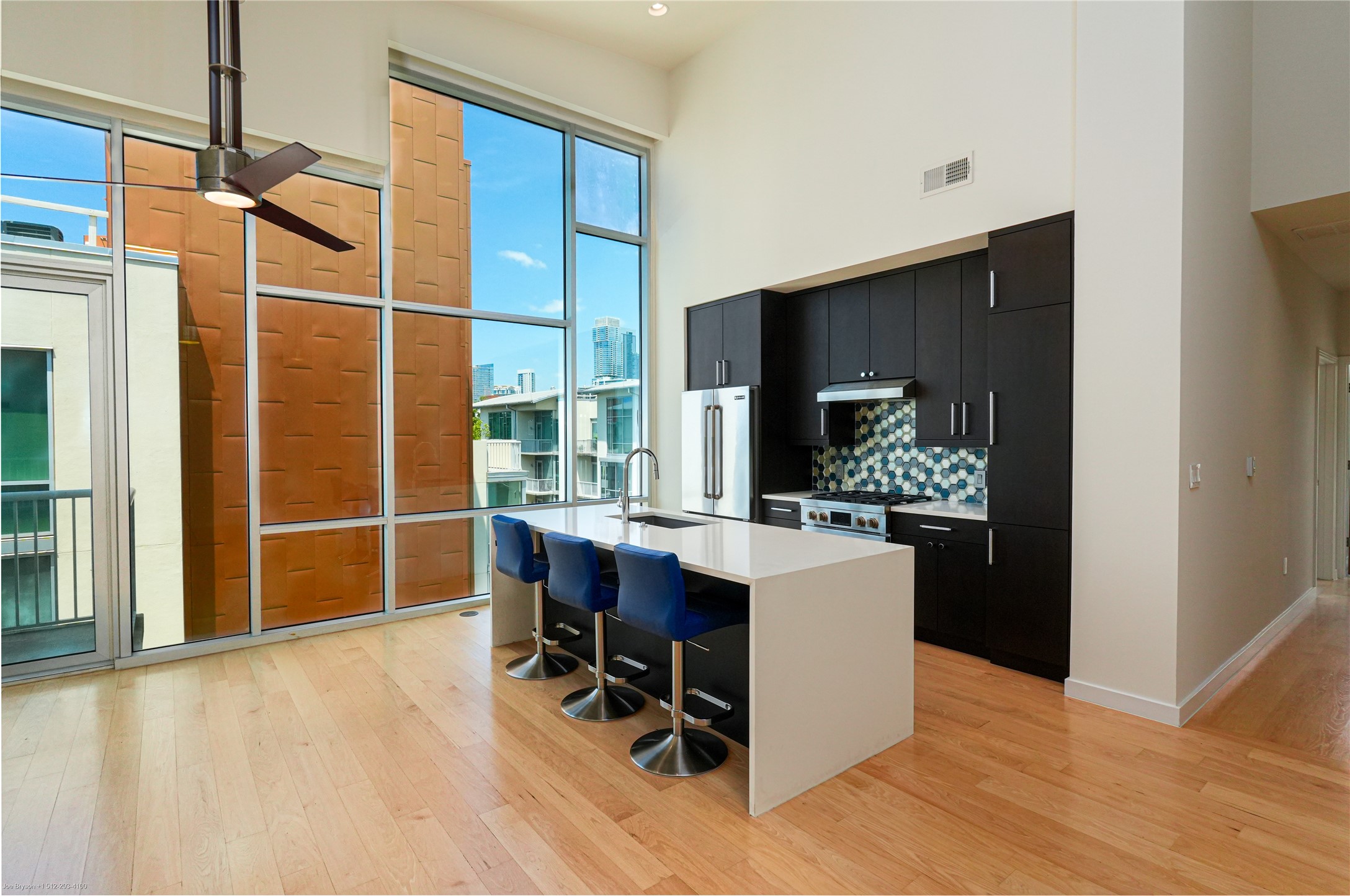 1600 Barton Springs Road, Unit 5601 Austin, TX 78704 - Photo 3 of 38 Open, airy, and flooded with natural light!
