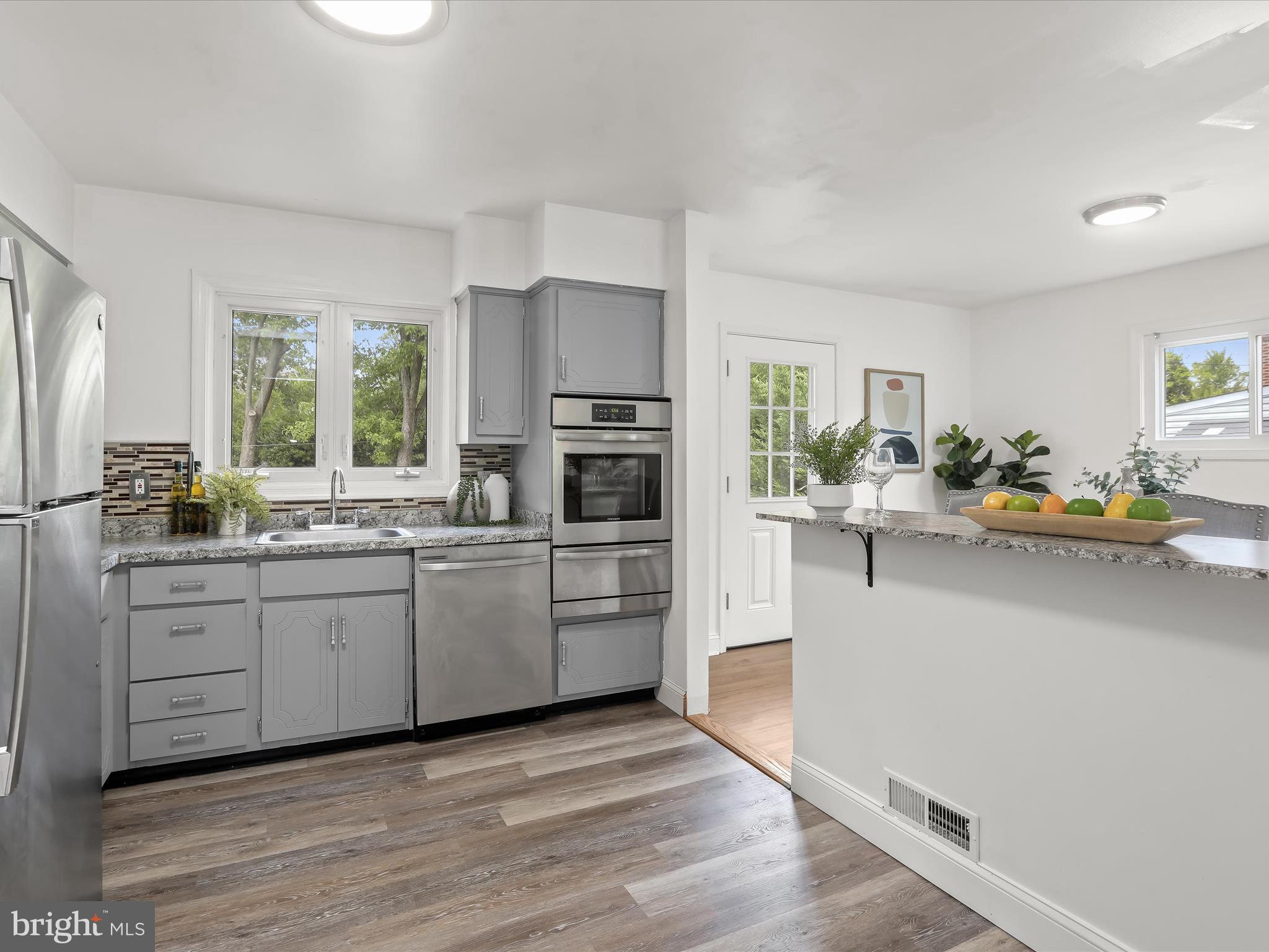 23 Dunwich Road Lutherville-Timonium, MD 21093 - Photo 12 of 40 Eat-in Kitchen