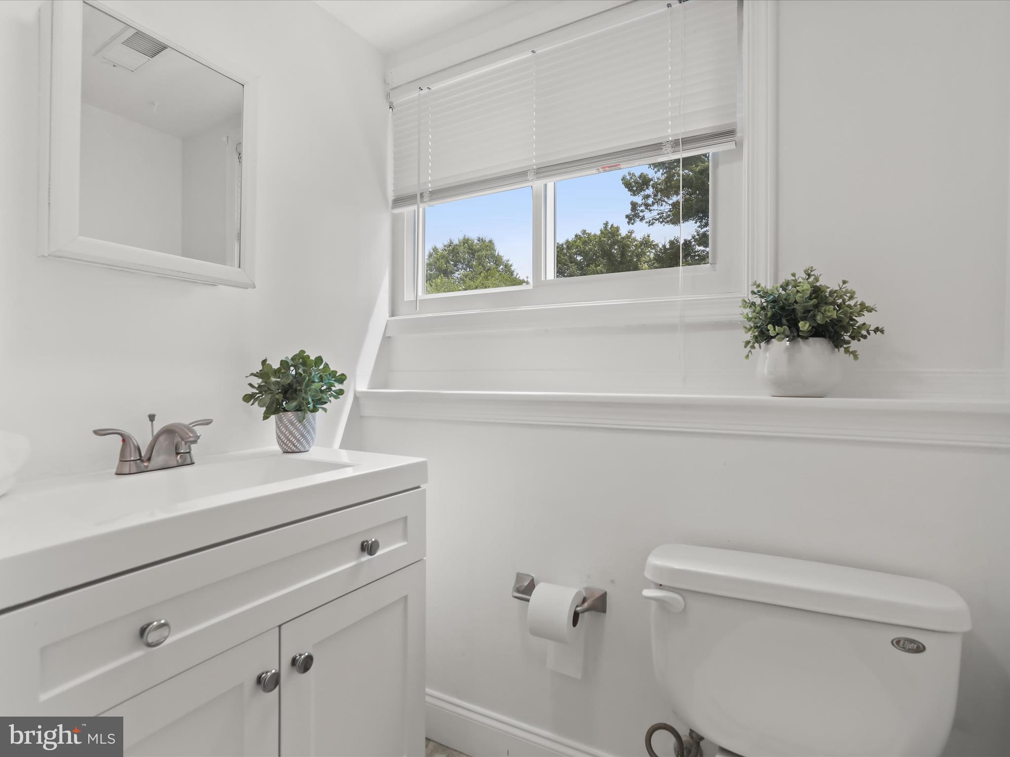 23 Dunwich Road Lutherville-Timonium, MD 21093 - Photo 22 of 40 Powder Room