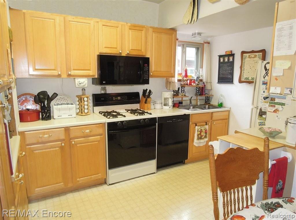 6747 Hatchery Road Waterford, MI 48327 - Photo 10 of 24 hatchery7.jpg
