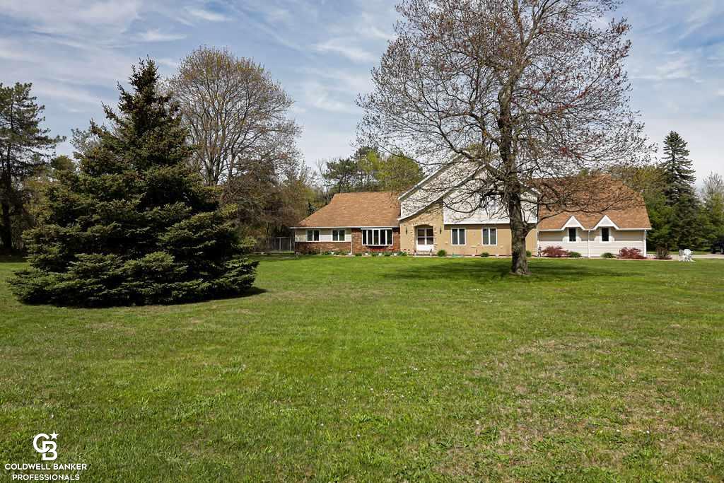 4987 Lakeshore Road Lexington, MI 48450 - Photo 3 of 45 Gallery Image 3