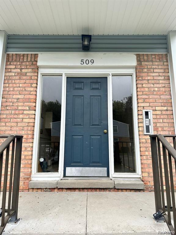509 East University Drive, Unit 503 Rochester, MI 48307 - Photo 2 of 13