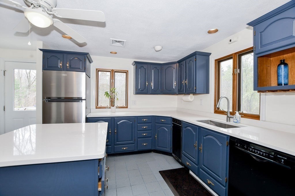 27 Arbor Road Holbrook, MA 02343 - Photo 7 of 30 Gallery Image 7