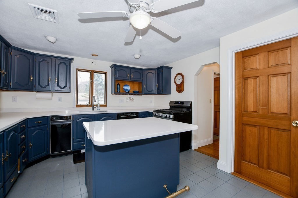27 Arbor Road Holbrook, MA 02343 - Photo 8 of 30 Gallery Image 8