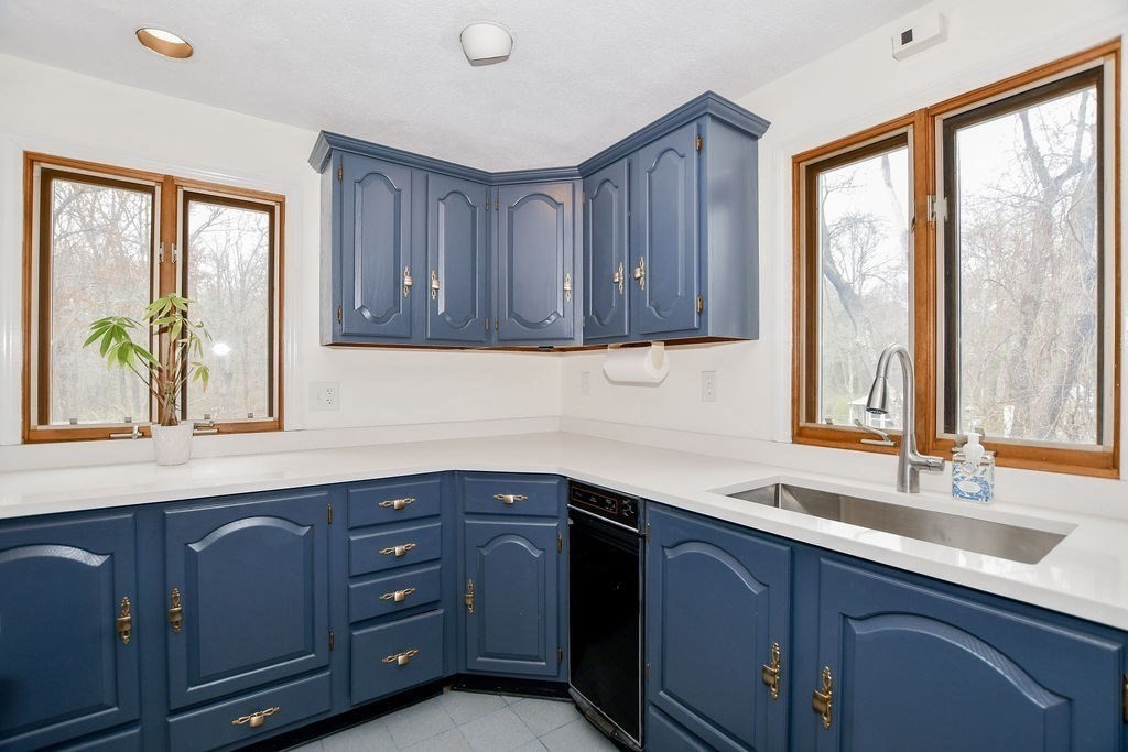27 Arbor Road Holbrook, MA 02343 - Photo 9 of 30 Gallery Image 9