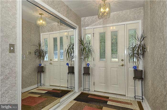 924 Winding Road Edgewater, MD 21037 - Photo 2 of 30 Interior (General)