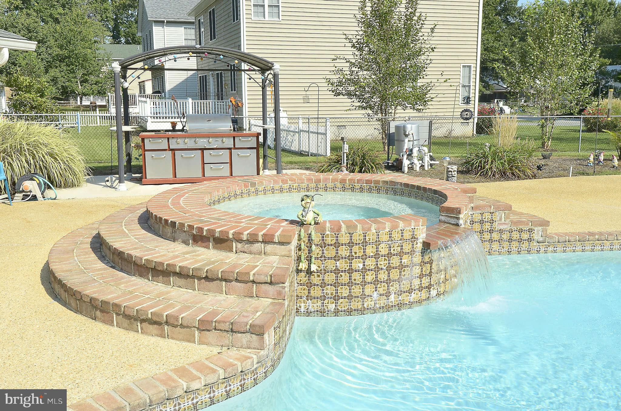 924 Winding Road Edgewater, MD 21037 - Photo 20 of 30 Exterior (Rear)