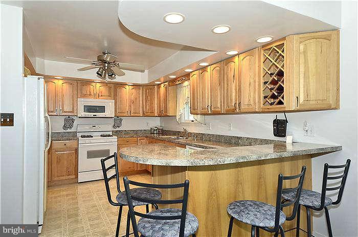924 Winding Road Edgewater, MD 21037 - Photo 3 of 30 Kitchen