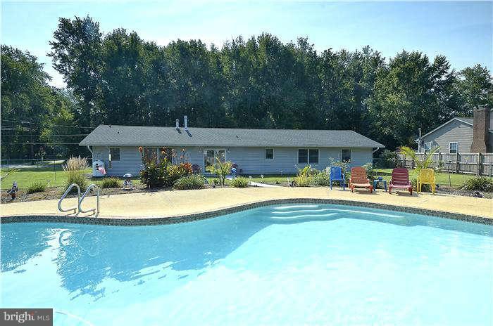 924 Winding Road Edgewater, MD 21037 - Photo 23 of 30 Exterior (Rear)