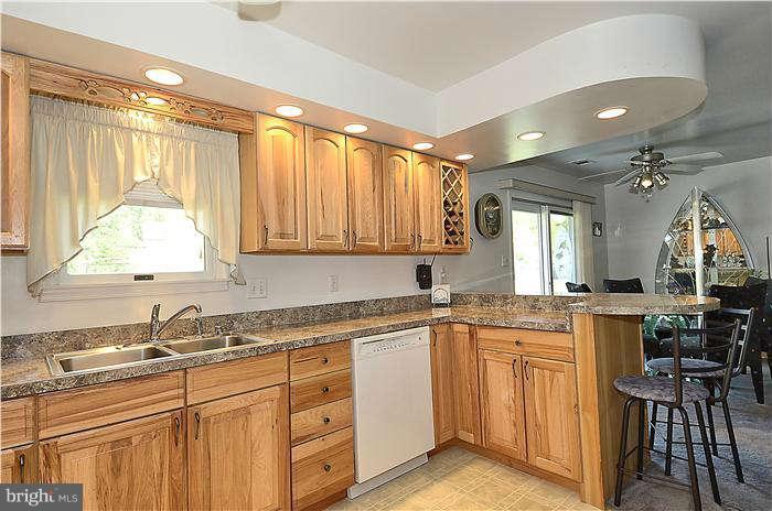 924 Winding Road Edgewater, MD 21037 - Photo 4 of 30 Kitchen