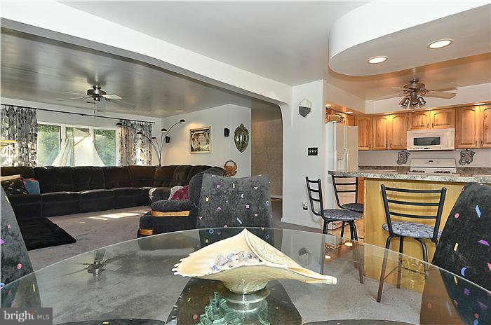 924 Winding Road Edgewater, MD 21037 - Photo 6 of 30 Interior (General)