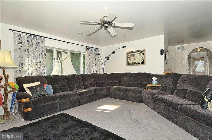 924 Winding Road Edgewater, MD 21037 - Photo 8 of 30 Living Room