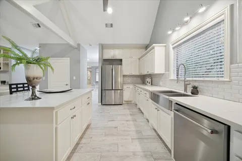 $575,000 | 19 Thornhill Oaks Drive, Houston, TX 77015