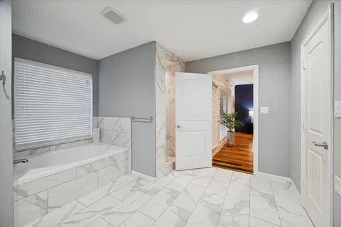 $575,000 | 19 Thornhill Oaks Drive, Houston, TX 77015