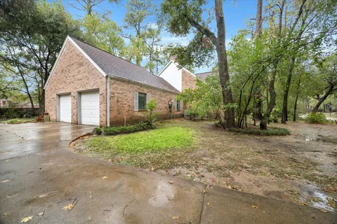 $575,000 | 19 Thornhill Oaks Drive, Houston, TX 77015