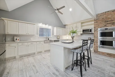 $575,000 | 19 Thornhill Oaks Drive, Houston, TX 77015