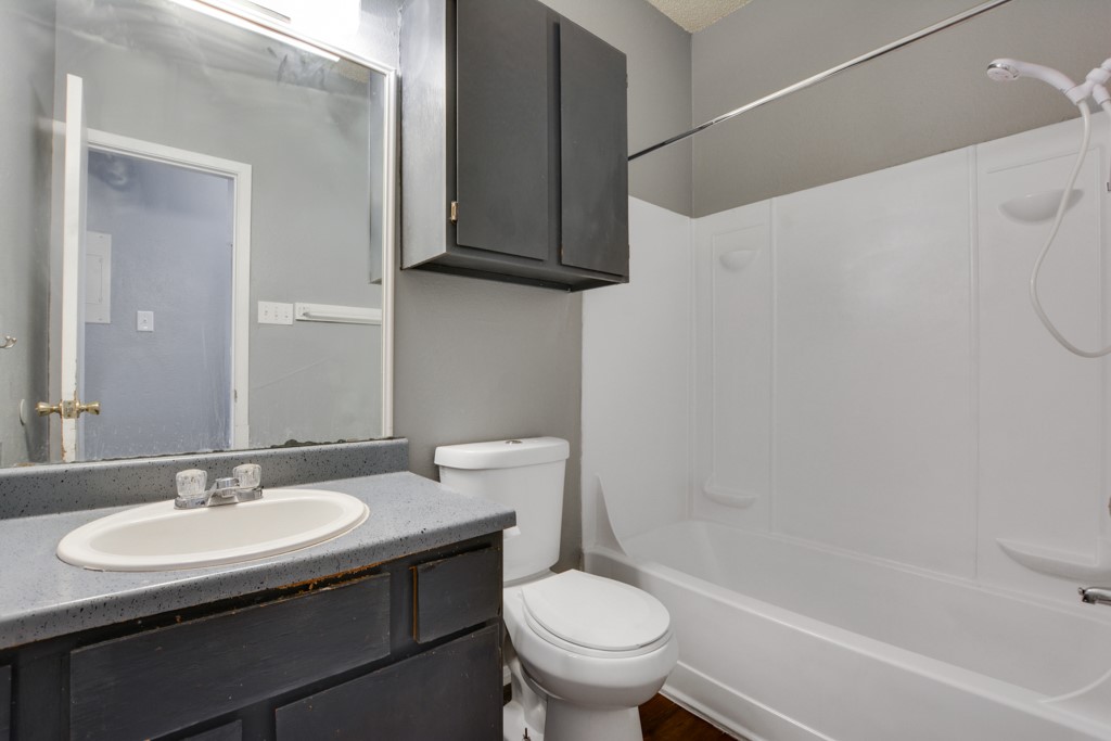 9506 Kempler Drive, Unit A Austin, TX 78748 - Photo 12 of 14 a bathroom with a sink toilet and a bathtub