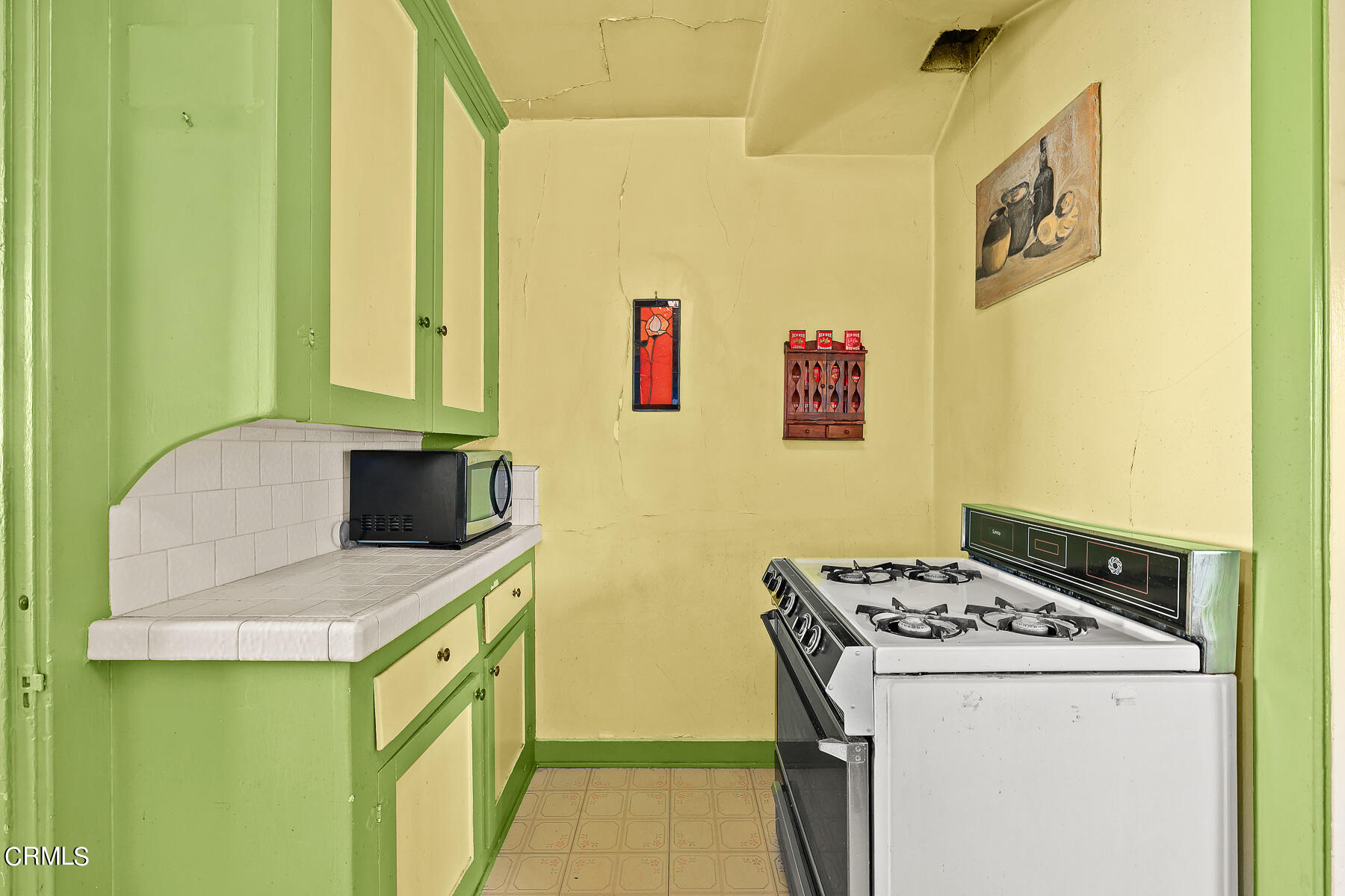 2536 Devonshire Lane Altadena, CA 91001 - Photo 16 of 32 a utility room with dryer and washer