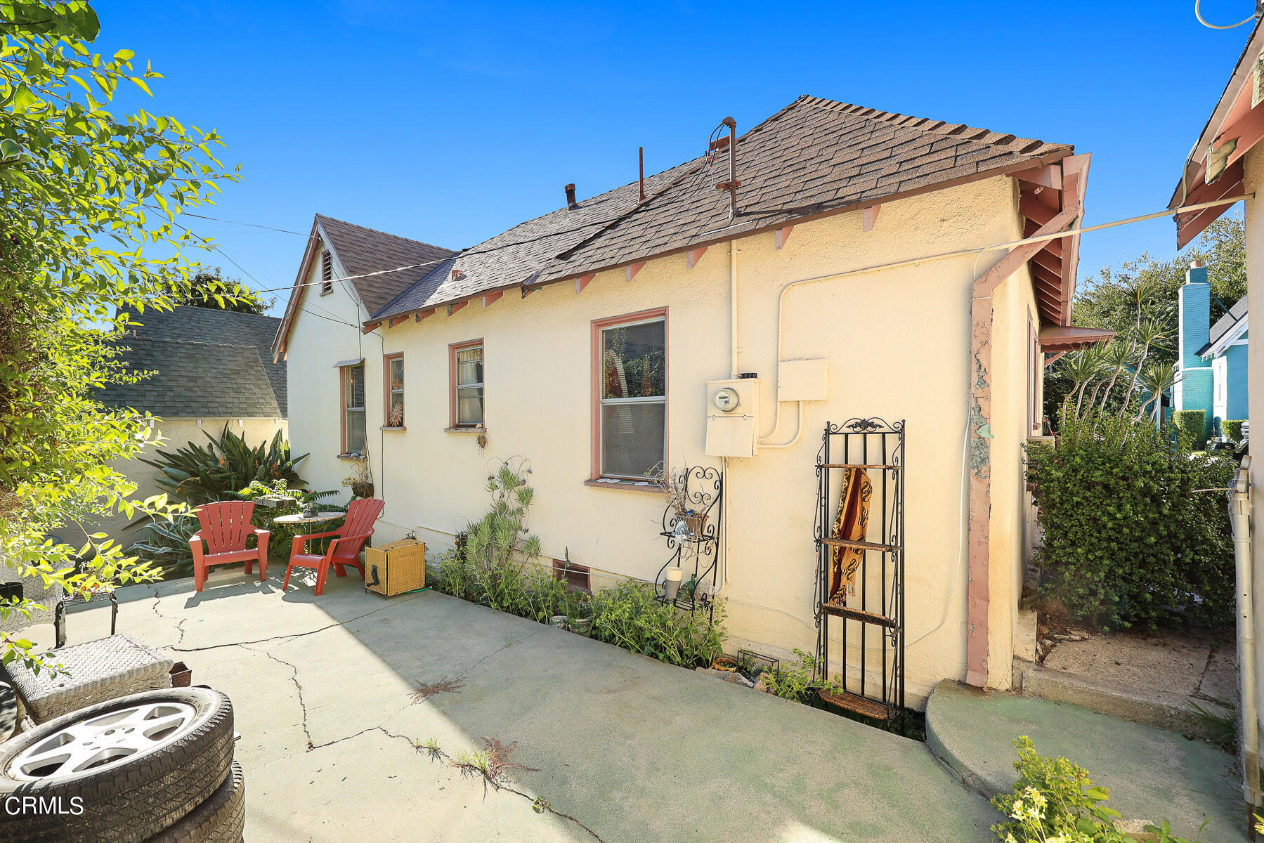 2536 Devonshire Lane Altadena, CA 91001 - Photo 27 of 32 a backyard of a house with outdoor seating