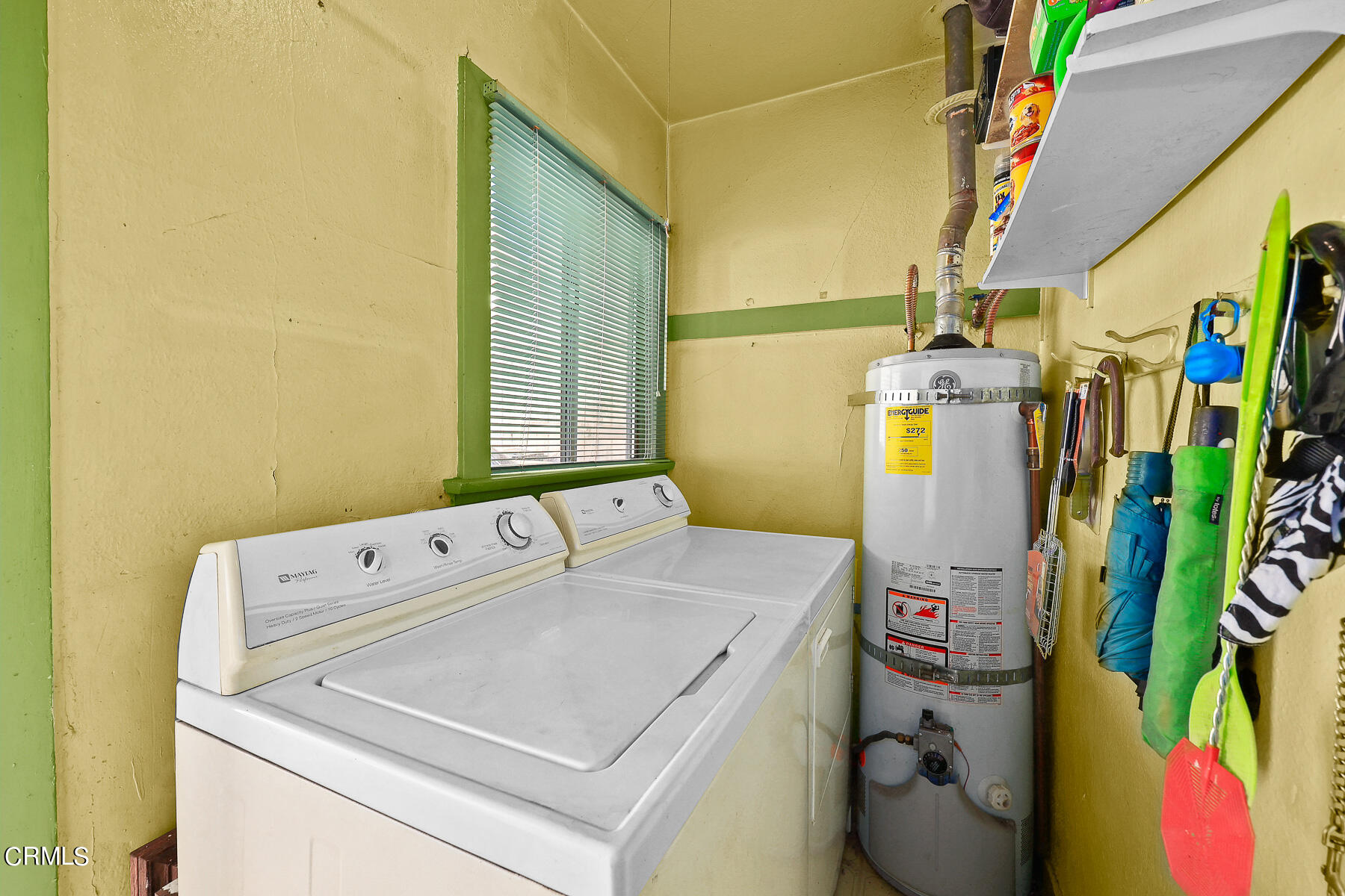 2536 Devonshire Lane Altadena, CA 91001 - Photo 30 of 32 a utility room with dryer and washer