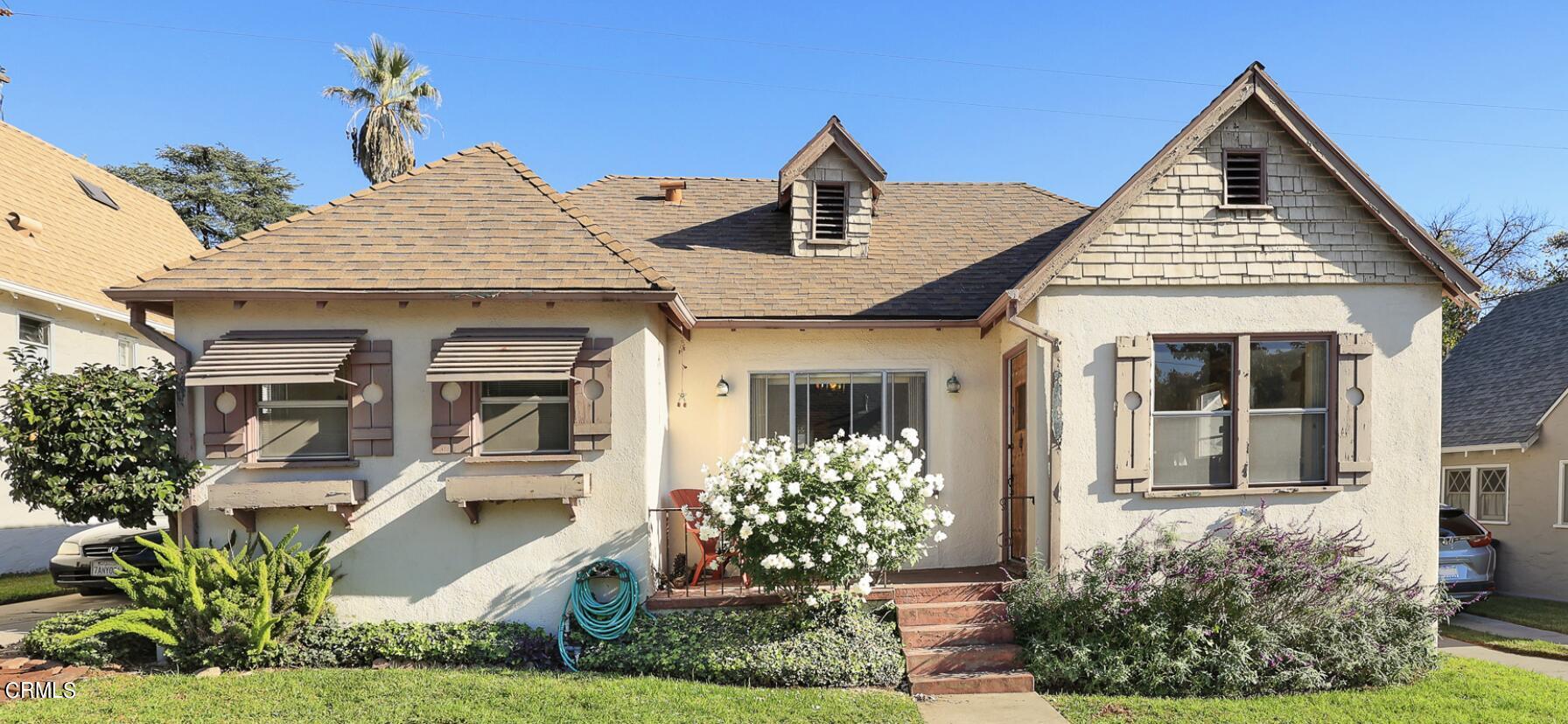 2536 Devonshire Lane Altadena, CA 91001 - Photo 32 of 32 front view of a house with a yard