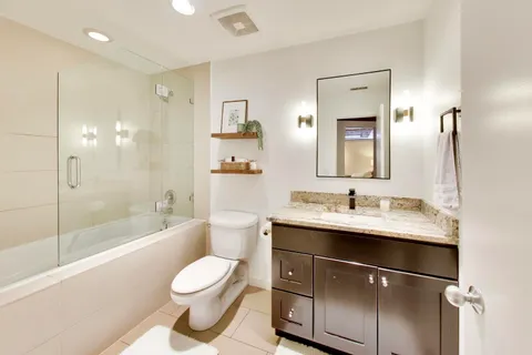 $335,000 | 550 North Kingsbury Street, Unit 423, Chicago, IL 60654