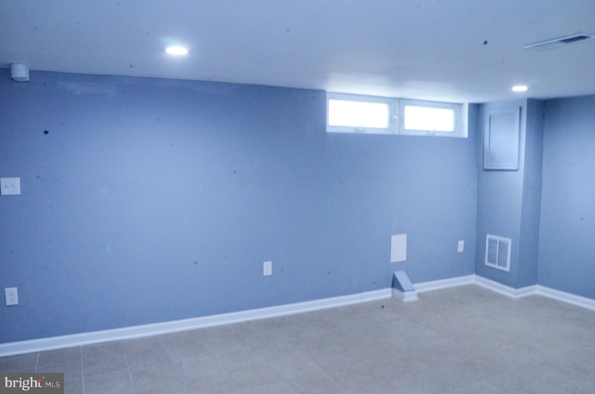 1368 Pentwood Road Baltimore, MD 21239 - Photo 7 of 18 Family room