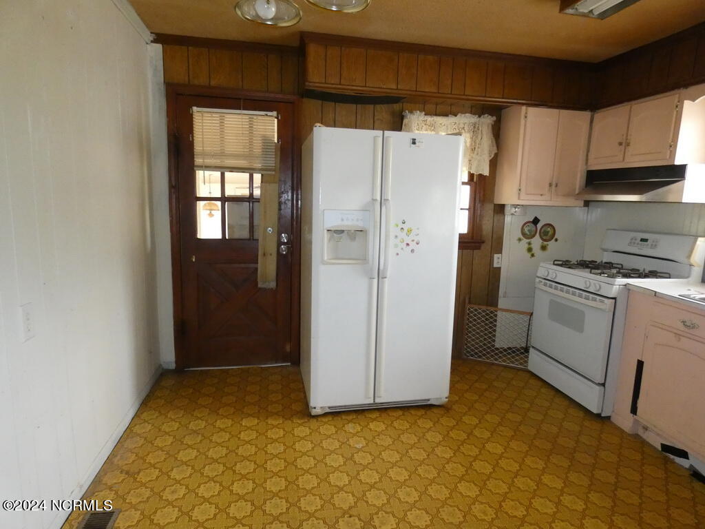 1948 Poplar Point Road Williamston, NC 27892 - Photo 8 of 16 KITCHEN