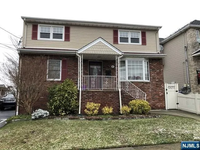 $1,850 | 361 Sanford Avenue, Unit 2, Lyndhurst, NJ 07071