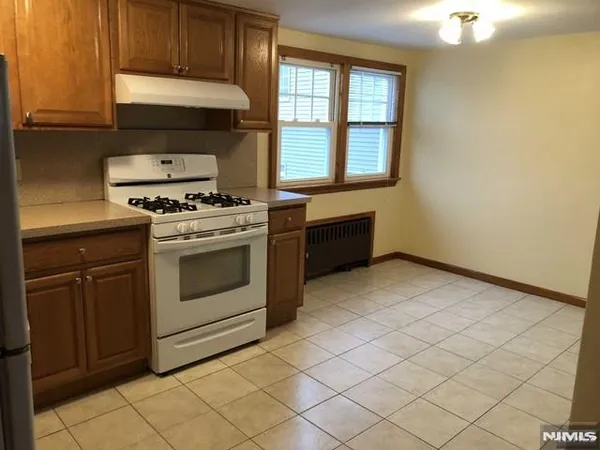 $1,750 | 361 Sanford Avenue, Unit 2, Lyndhurst, NJ 07071