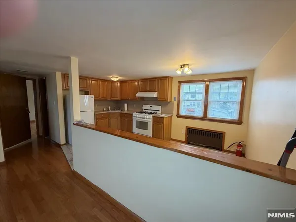 $1,750 | 361 Sanford Avenue, Unit 2, Lyndhurst, NJ 07071