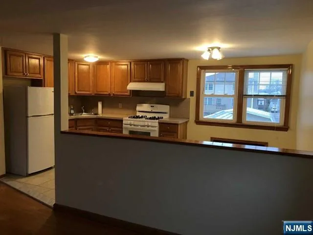 $1,850 | 361 Sanford Avenue, Unit 2, Lyndhurst, NJ 07071