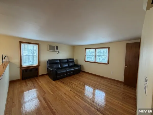 $1,750 | 361 Sanford Avenue, Unit 2, Lyndhurst, NJ 07071