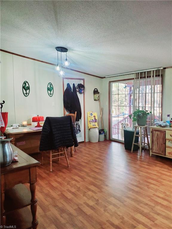 dining off kitchen