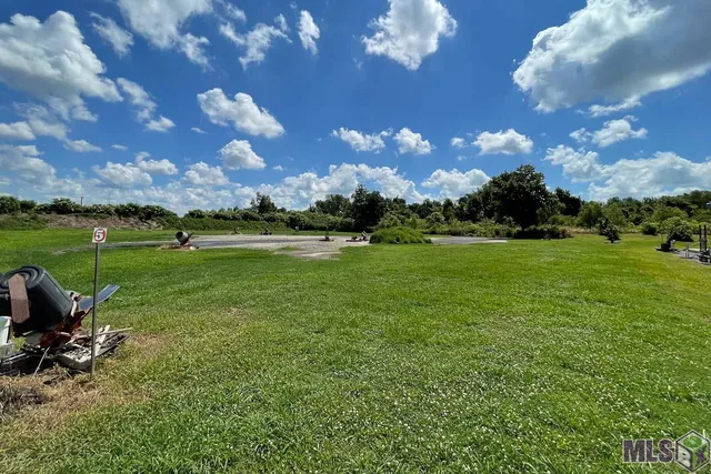 $650,000 | 979 Highway 3185, Thibodaux, LA 70301
