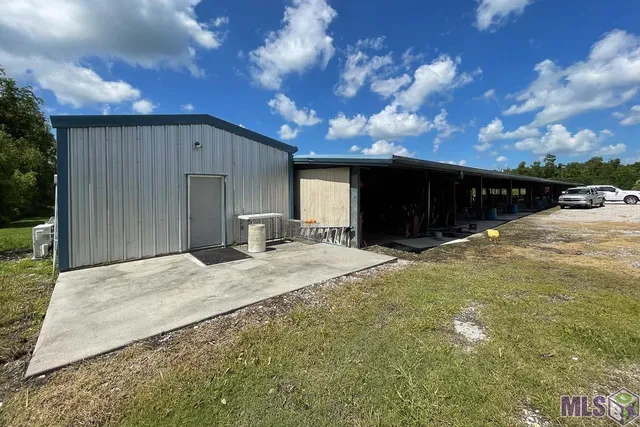 $650,000 | 979 Highway 3185, Thibodaux, LA 70301