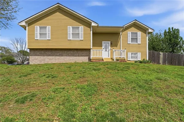 $245,000 | 1117 North Ponca Drive, Independence, MO 64056