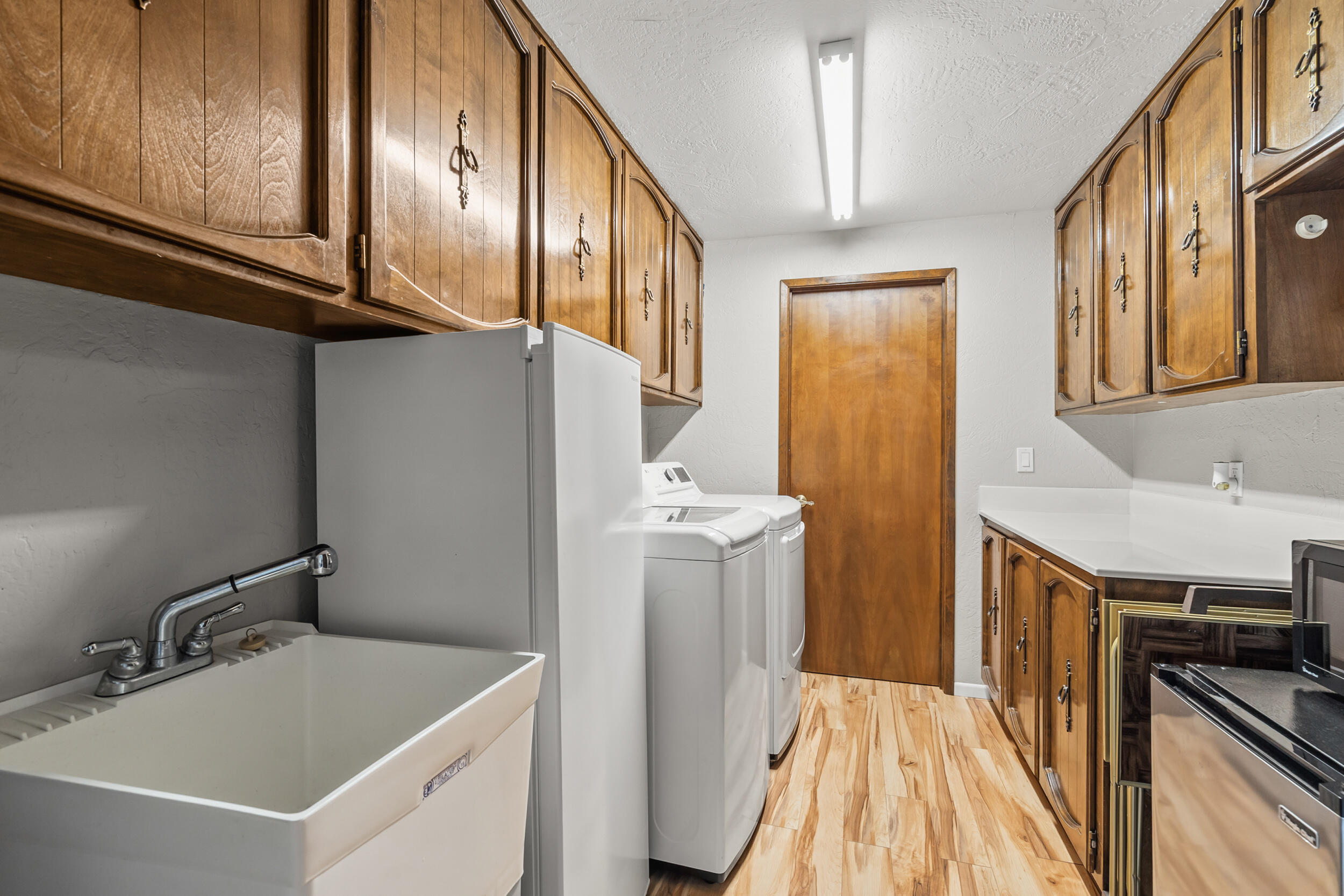 723 Pierce Road Medford, OR 97504 - Photo 26 of 38 indoor laundry room w/ half bath