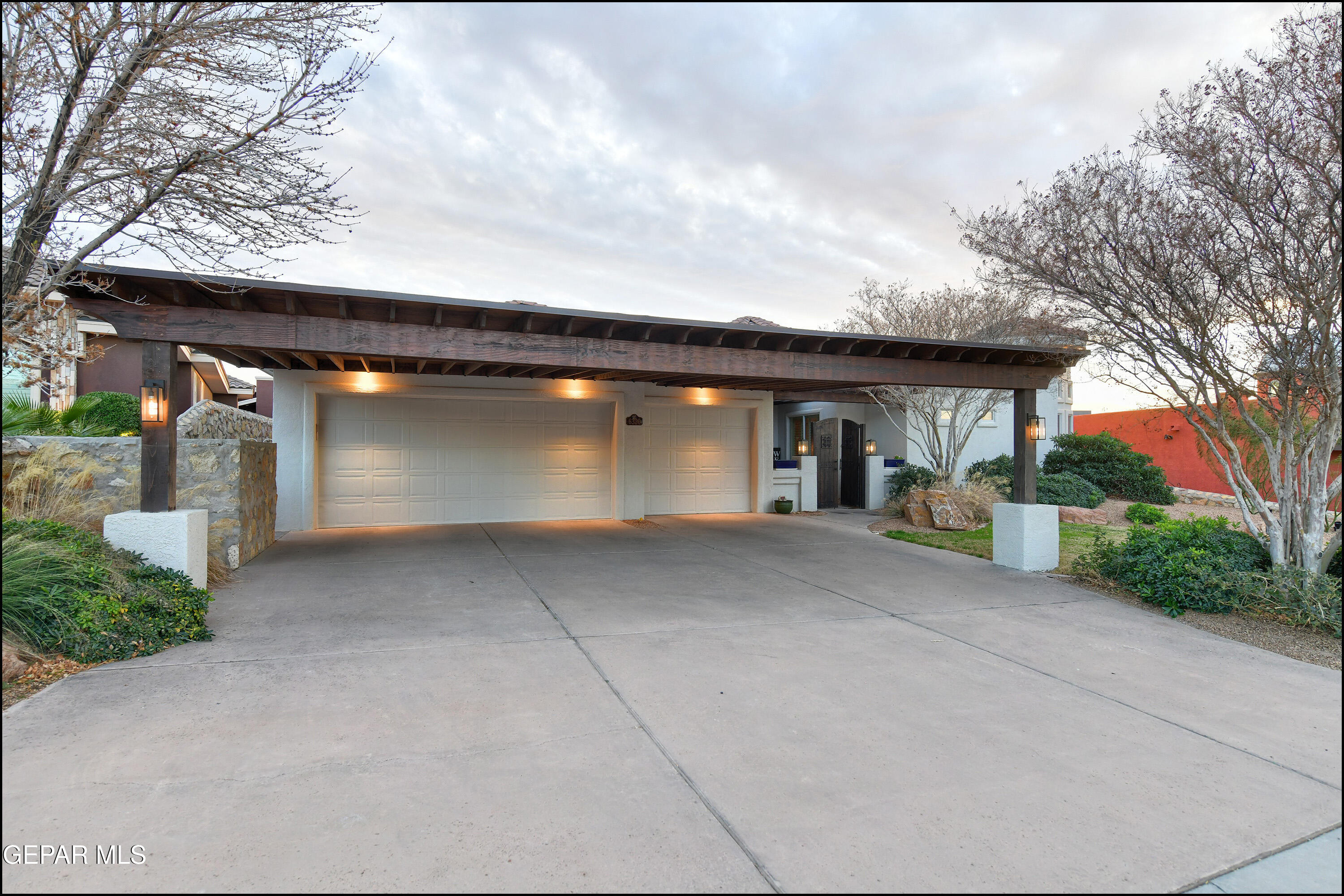 6320 Franklin Desert El Paso, TX 79912 - Photo 2 of 94 011925-02