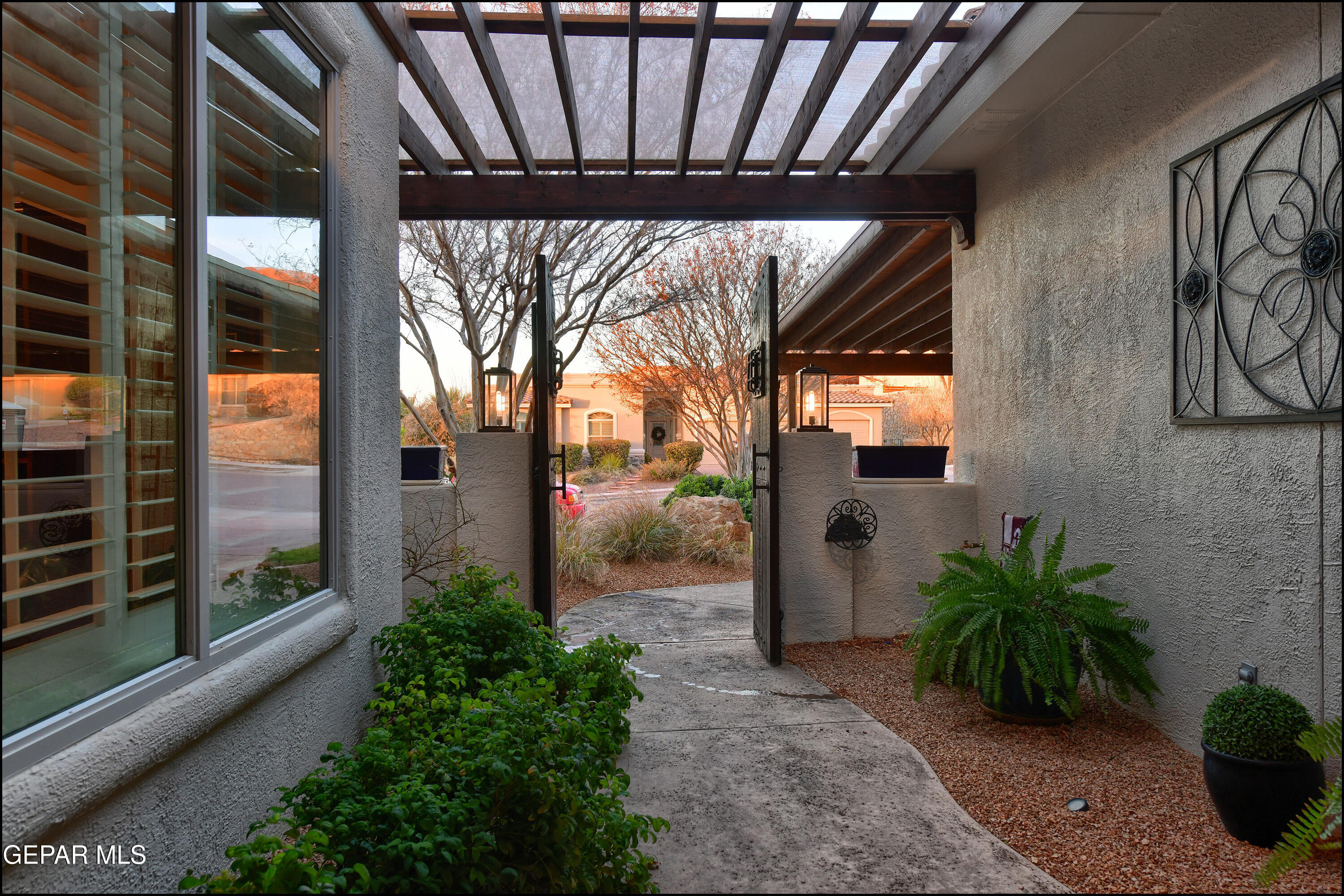 6320 Franklin Desert El Paso, TX 79912 - Photo 3 of 94 011925-09