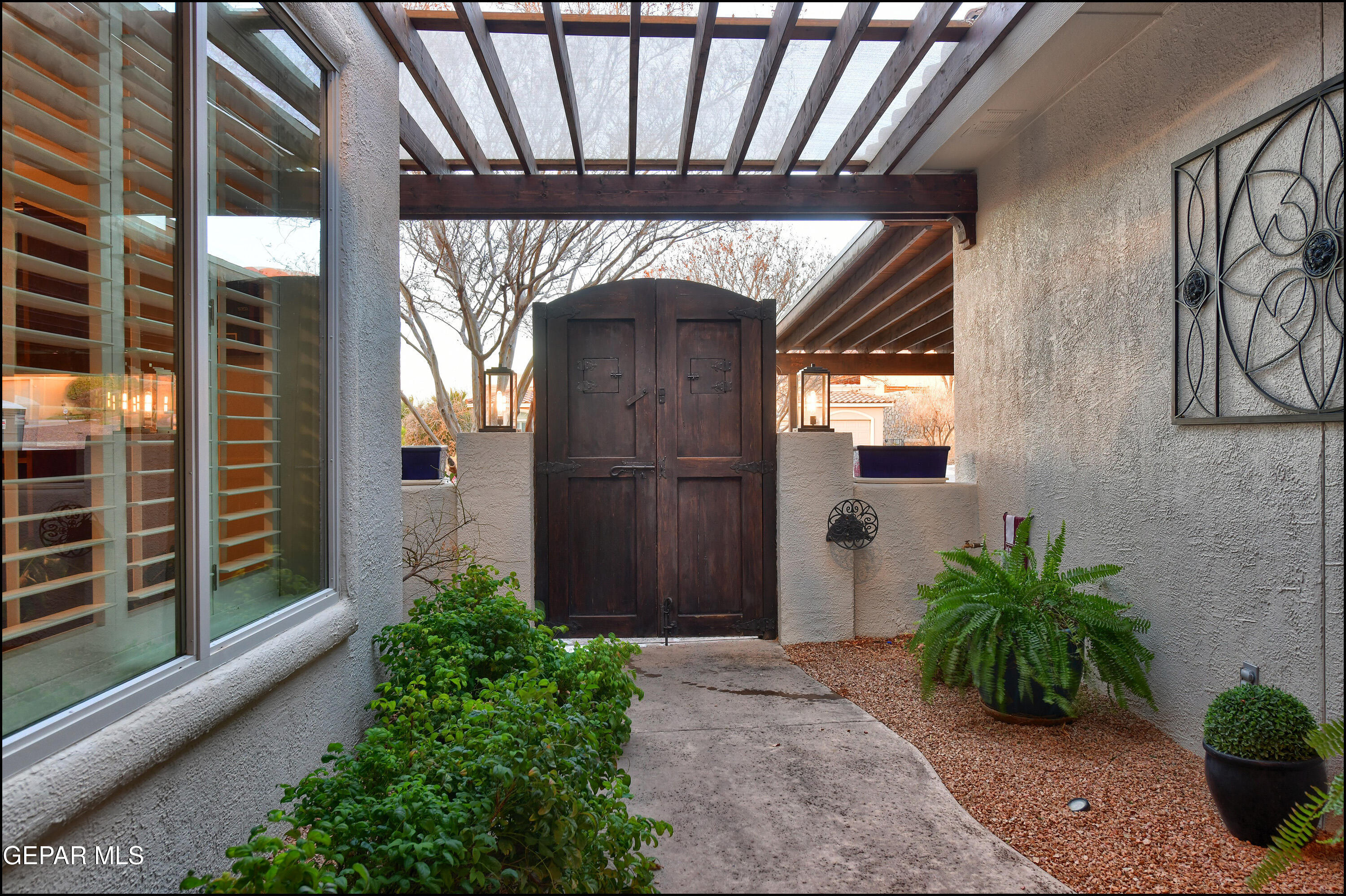 6320 Franklin Desert El Paso, TX 79912 - Photo 6 of 94 011925-08